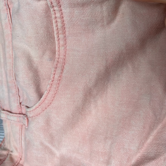 Distressed pink jeans shorts - Picture 5 of 7